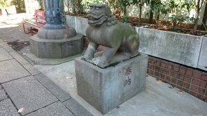 市谷亀岡八幡宮 銅鳥居前狛犬 (2)
