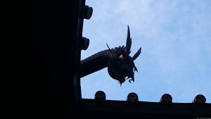 荏原神社拝殿屋根の龍