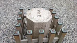 猿田彦神社 方位石