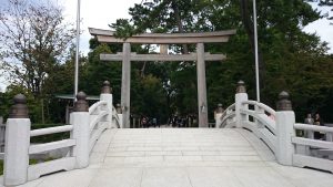 寒川神社 神池橋と三の鳥居
