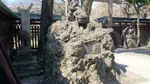 牛嶋神社 獅子山狛犬 (1)