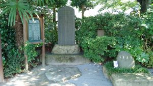 東大島神社 由来碑・力石